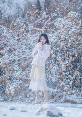 宝贝别穿内衣了我要摸摸视频_迅雷1080